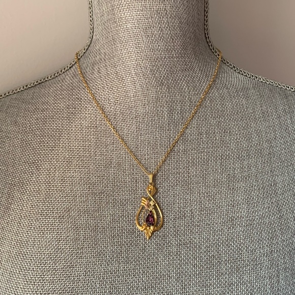 Vintage Victorian style teardrop/pear shaped Amethyst and gold plated pendant - Picture 6 of 7